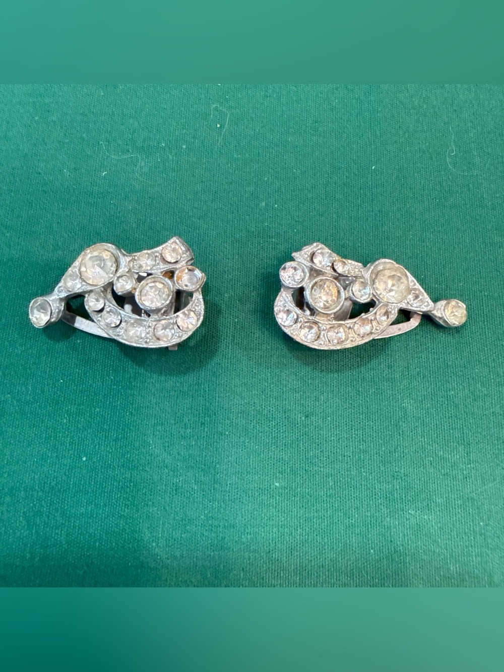 VTG Rhinestone Collar Clips. 18F